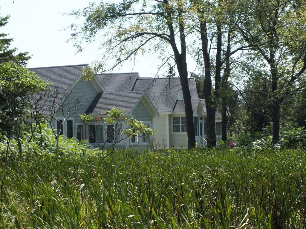 Sandbanks Summer Village Cottages Cherry Valley Extérieur photo