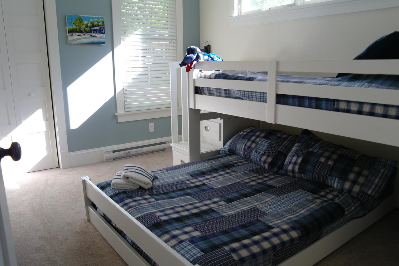 Sandbanks Summer Village Cottages Cherry Valley Extérieur photo