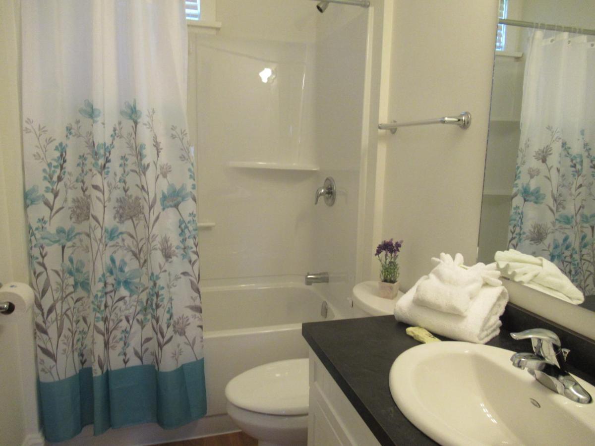 Sandbanks Summer Village Cottages Cherry Valley Extérieur photo
